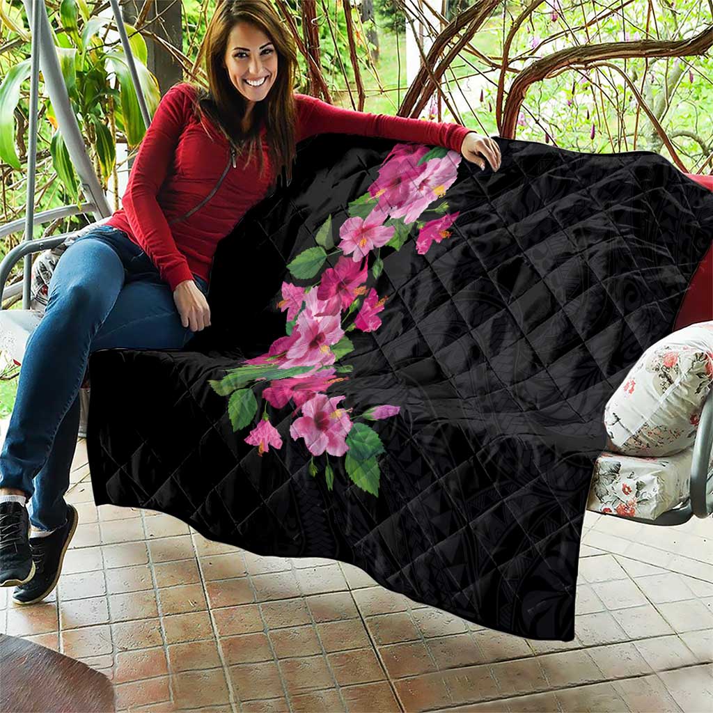 Hawaiian Hibiscus and Art Polynesian Tattoo Quilt Black Color