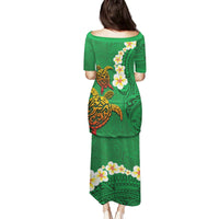 Hawaii Turtle Plumeria Flower Family Matching Puletasi and Hawaiian Shirt Polynesian Pattern Green Color