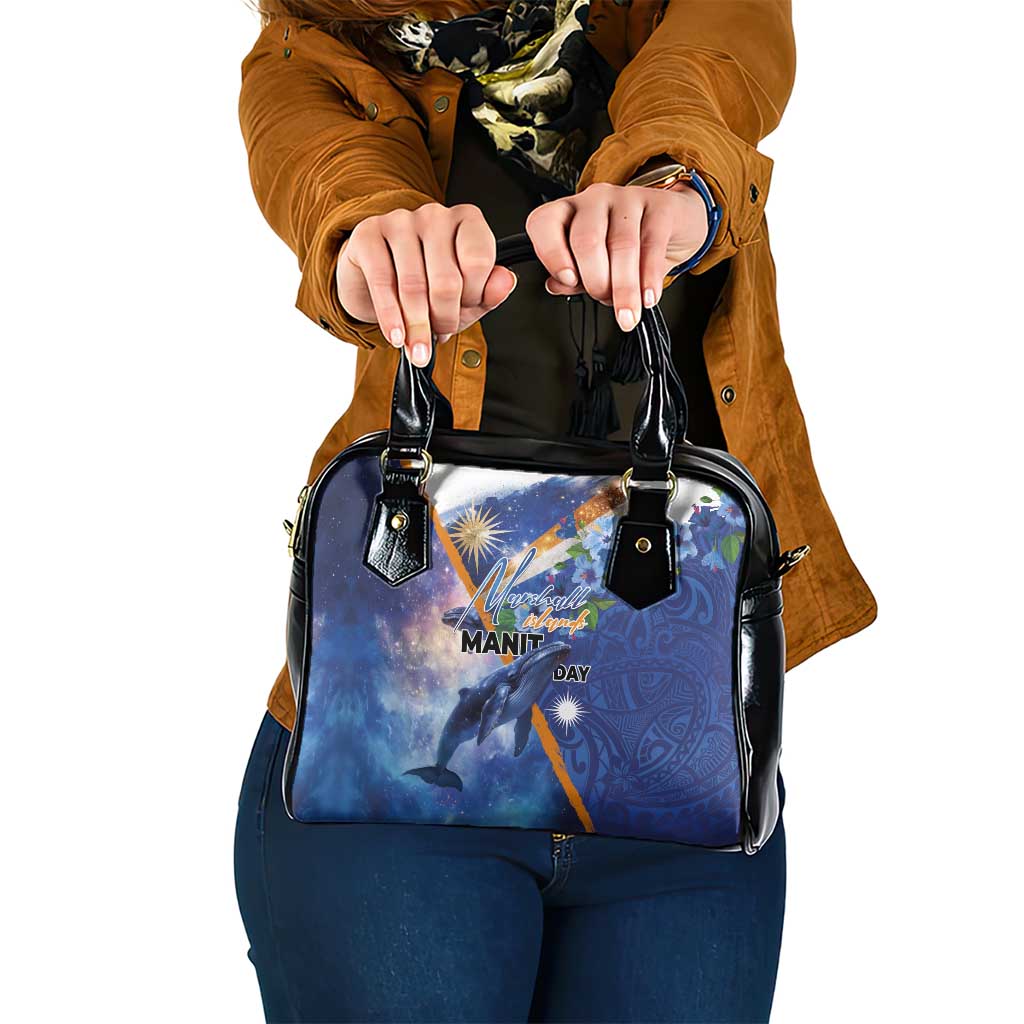 Marshall Islands Manit Day Shoulder Handbag Grunge National Flag with Whales and Tribal Tattoos - Polynesian Pride
