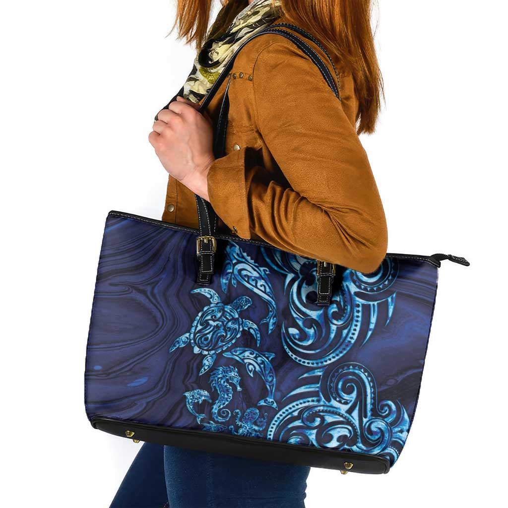 New Zealand Connecting with Seas Leather Tote Bag Maori Tribal and Sea Animals Tattoo - Sea Texture Glass Style