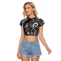 New Zealand Sea Animals Raglan Cropped T Shirt with Maori Koru Tribal Tattoo and Silver Ferns Black Color