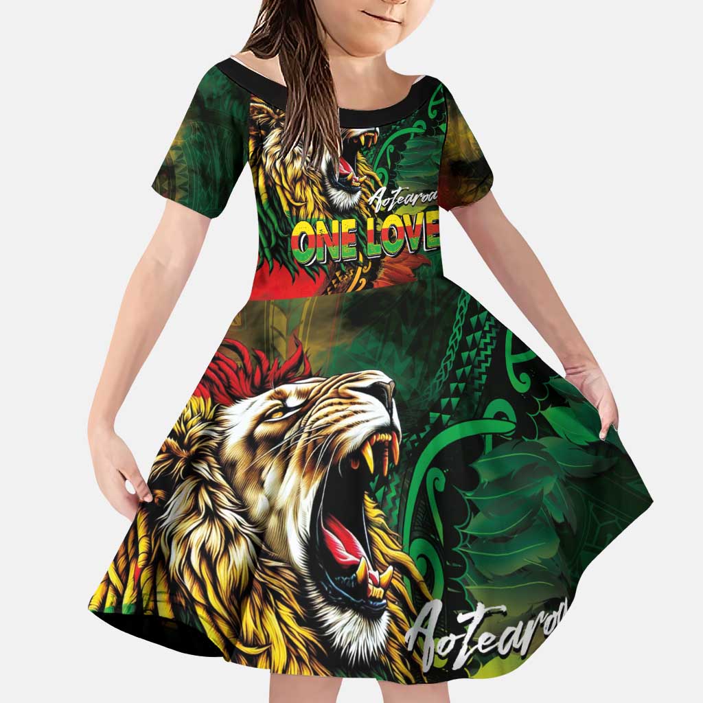 Aotearoa One Love Family Matching Puletasi and Hawaiian Shirt Reggae Lion with Kakahu Huruhuru LT03 Daughter's Dress Black - Polynesian Pride