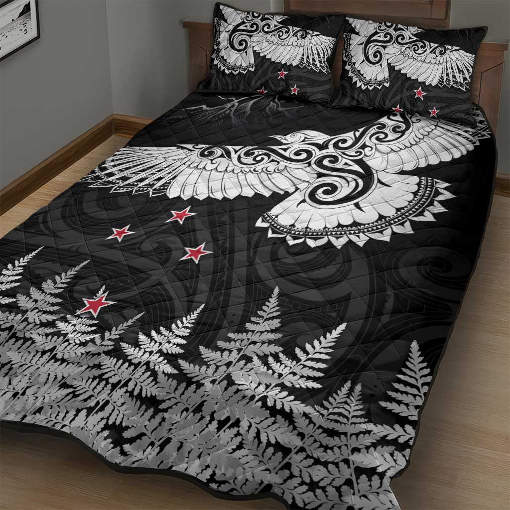 New Zealand Kea Bird Quilt Bed Set Maori Tattoo and Silver Fern Black Color