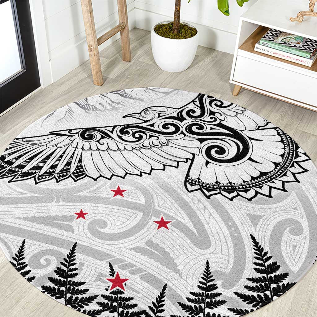 New Zealand Kea Bird Round Carpet Maori Tattoo and Silver Fern White Color LT03 White - Polynesian Pride