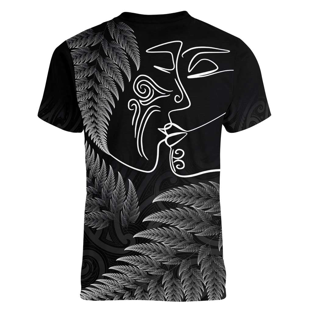 New Zealand Valentine's Day Women V-Neck T-Shirt Silver Fern and Line Art Love Couple LT03 - Polynesian Pride