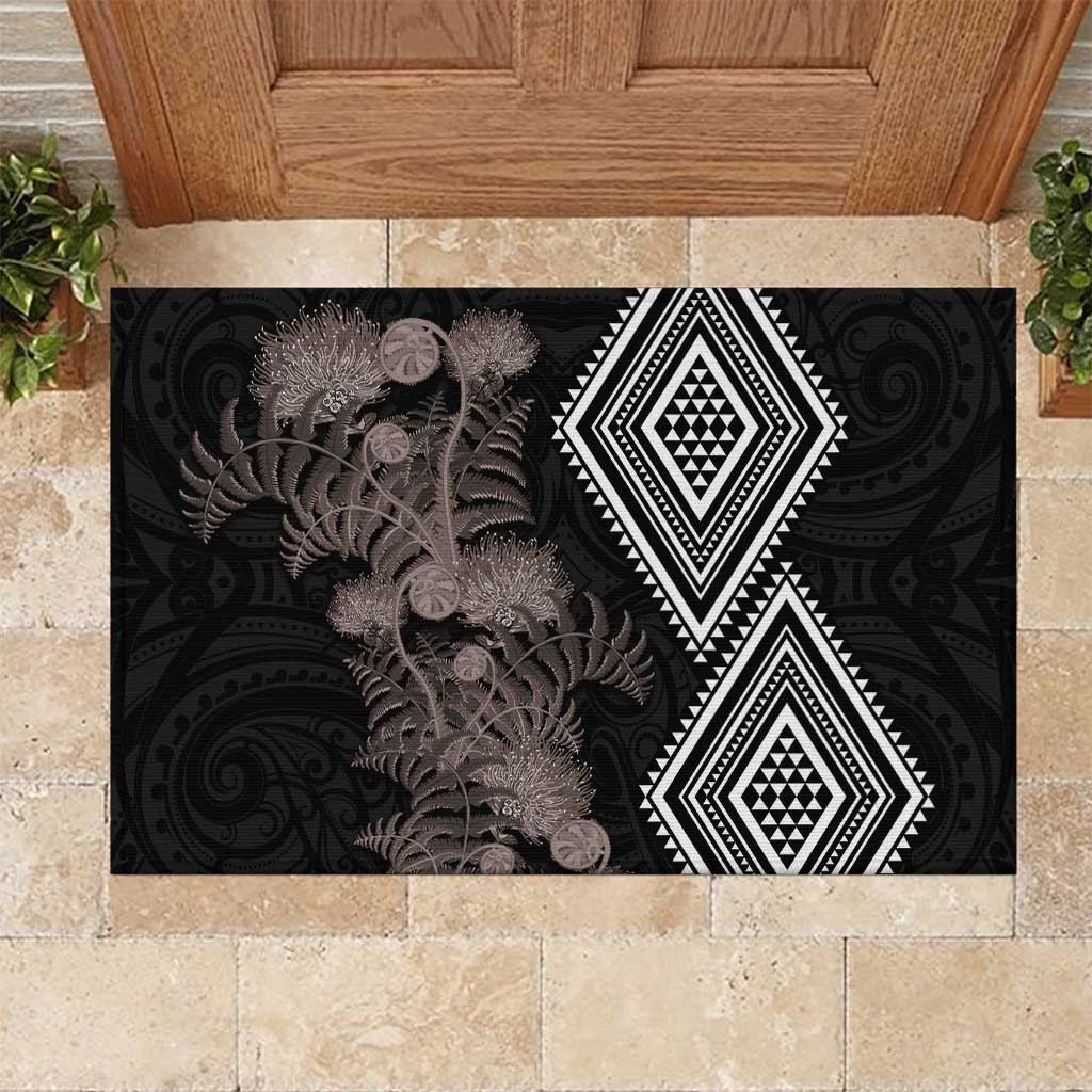 Aotearoa Tukutuku Motif Rubber Doormat Pohutukawa and Fern Leaves Grayscale Color