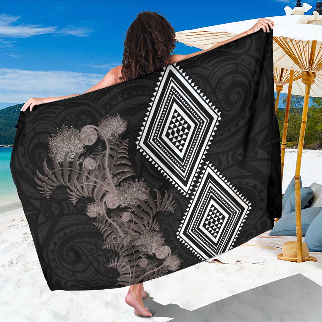 Aotearoa Tukutuku Motif Sarong Pohutukawa and Fern Leaves Grayscale Color