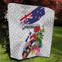 New Zealand Christmas Quilt Meri Kirihimete-Tuatara and Pohutukawa White Color