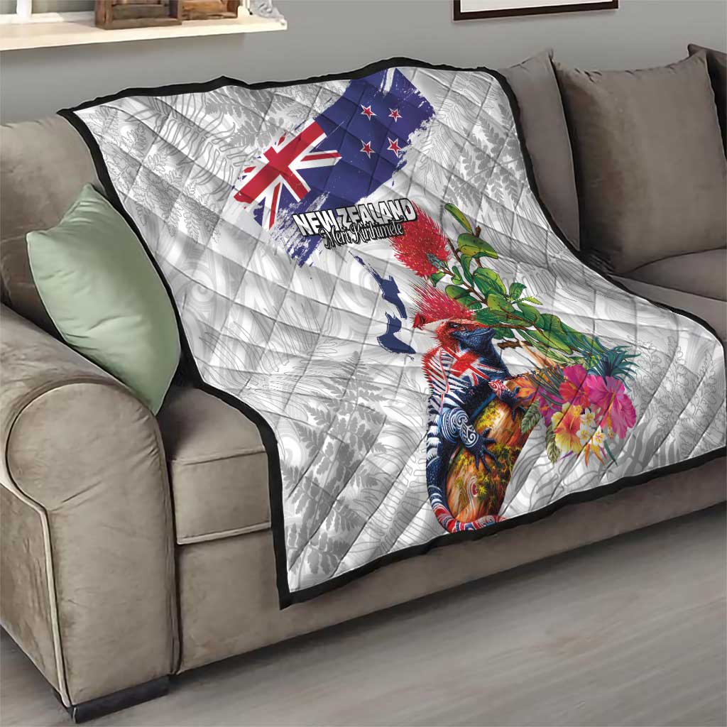 New Zealand Christmas Quilt Meri Kirihimete-Tuatara and Pohutukawa White Color