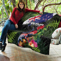 New Zealand Christmas Quilt Meri Kirihimete-Tuatara and Pohutukawa Black Color