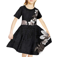Hawaiian Plumeria and Turtle Kid Short Sleeve Dress with Polynesian Tribal Art Pattern Grayscale Color LT03 - Polynesian Pride