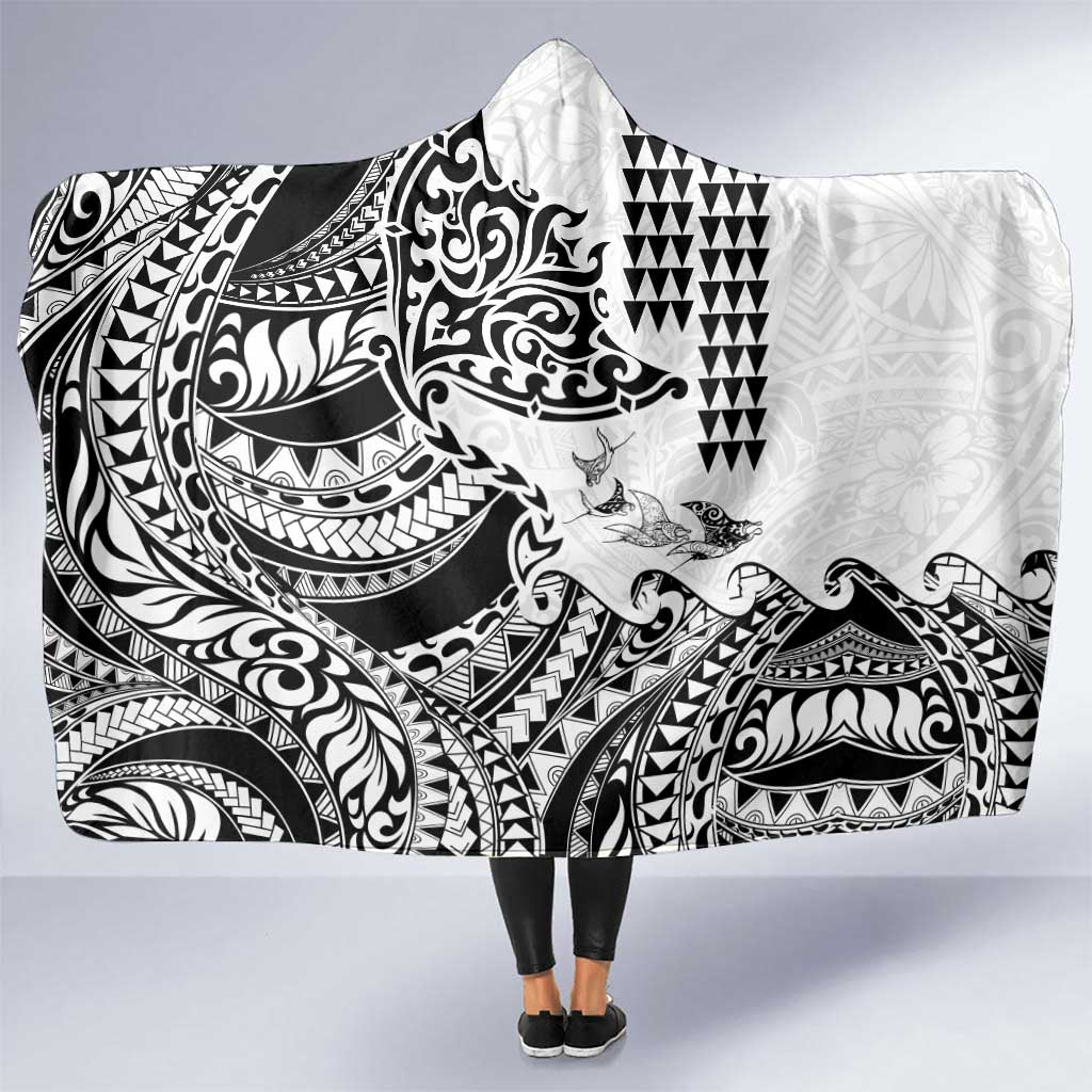 Hawaiian Tribal Manta Ray Hooded Blanket Kakau Tattoo and Polynesian Art Motif Pattern