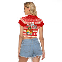 custom-tonga-christmas-raglan-cropped-t-shirt-the-santa-coat-of-arms-with-ngatu-and-snow-pattern