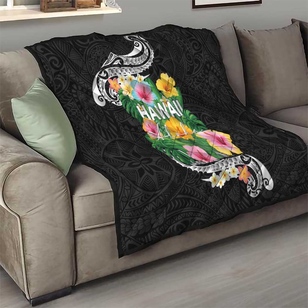 Hawaii Aloha Tropical Leaves and Flower Quilt with Polynesian Art Tattoo Black Color - Polynesian Pride