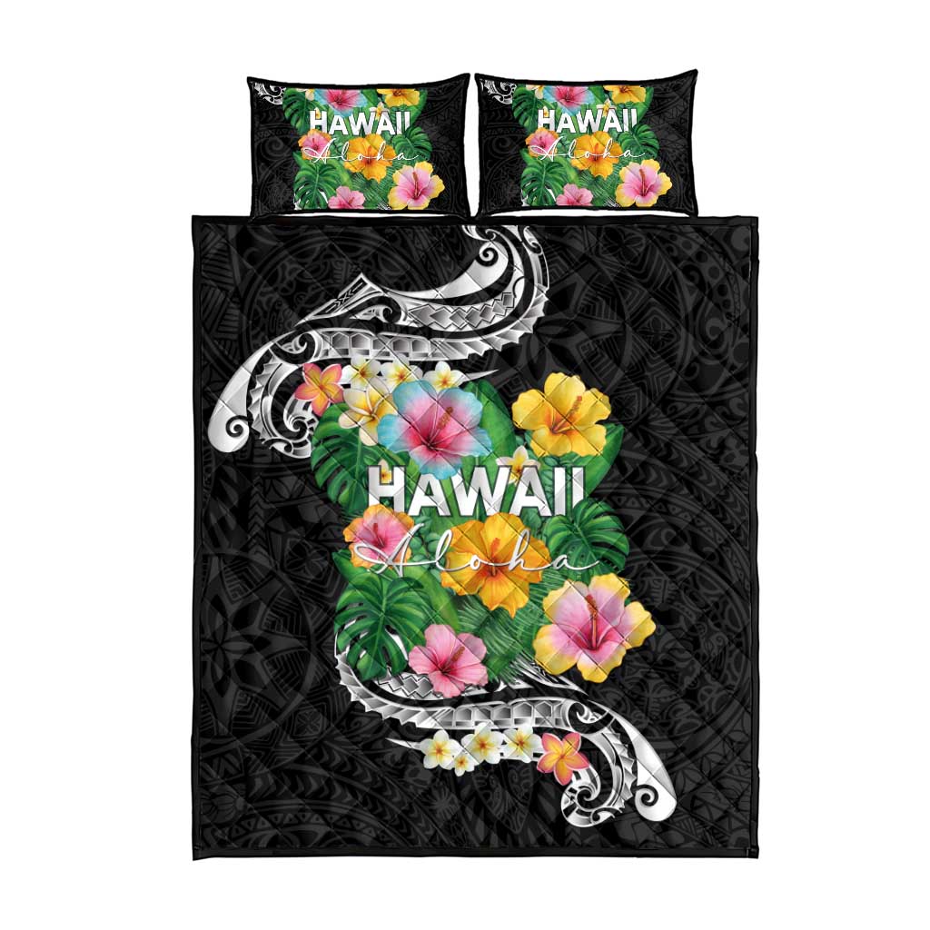 Hawaii Aloha Tropical Leaves and Flower Quilt Bed Set with Polynesian Art Tattoo Black Color - Polynesian Pride