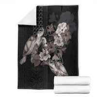 Hawaii Aloha Turtle Hibiscus and Leaves Blanket with Polynesian and Kakau Tattoos Black Color - Polynesian Pride