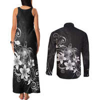 Hawaii Honu Couples Matching Tank Maxi Dress and Long Sleeve Button Shirt Polynesian Curves Plumeria Grayscale - Polynesian Pride