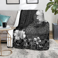 Hawaii Hibiscus With Black Polynesian Pattern Blanket