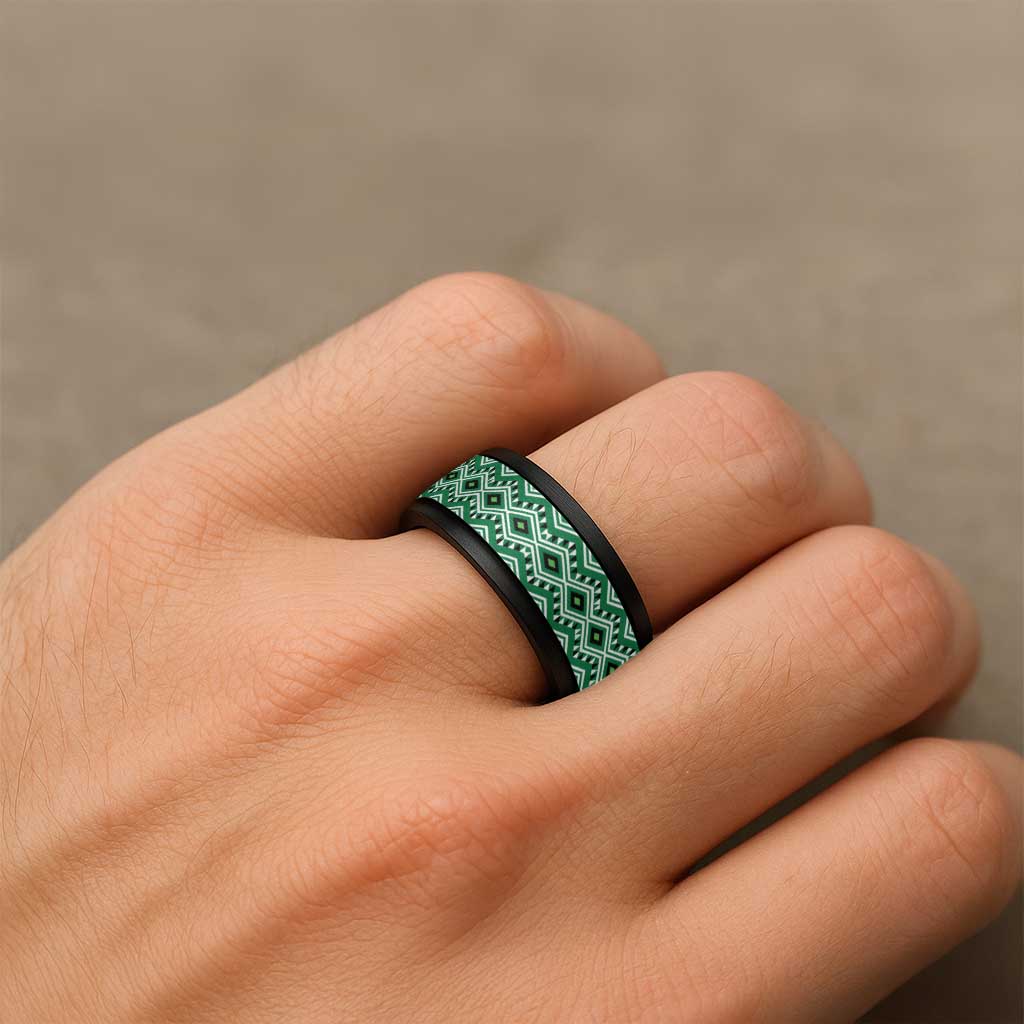 New Zealand Aotearoa Spinner Ring Green Taniko Art Maori Pattern