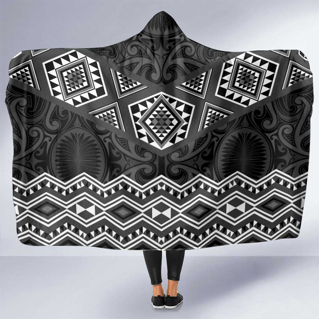 New Zealand Aotearoa Hooded Blanket Black Taniko Art Maori Pattern LT05 One Size Black - Polynesian Pride