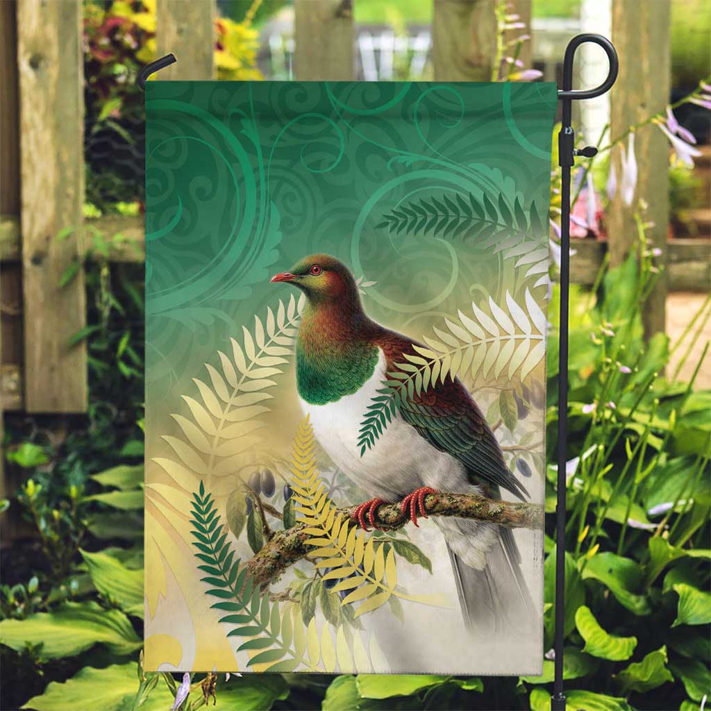 New Zealand Pigeon Kereru Garden Flag Maori Fern Art Green Gradient - Polynesian Pride