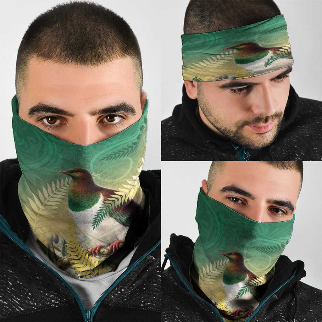 New Zealand Pigeon Kereru Neck Gaiter Maori Fern Art Green Gradient - Polynesian Pride