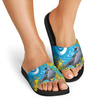 New Zealand Kokako Bird Slide Sandals Maori Koru With Kowhai Flowers - Polynesian Pride