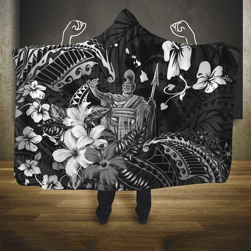 Hawaii King Kamehameha Day Hooded Blanket Polynesian Pattern Mix Hibiscus Black