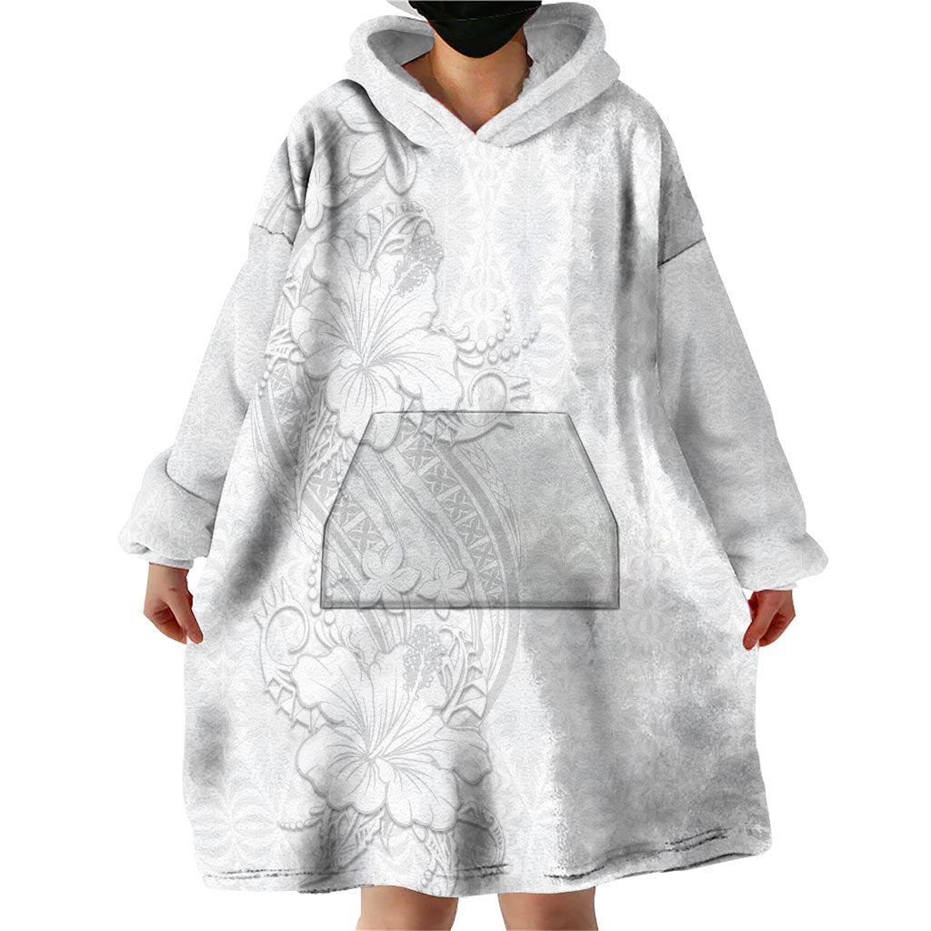 Tokelau White Sunday Wearable Blanket Hoodie Elegant Hibiscus Polynesian Tribal Pattern LT05 - Polynesian Pride