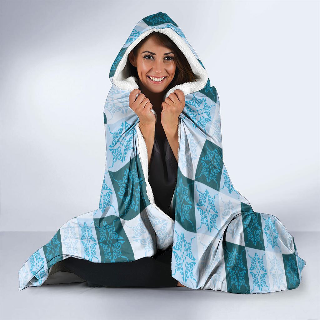 Cyan Manta Ray Hawaiian Quilt Motif Hooded Blanket