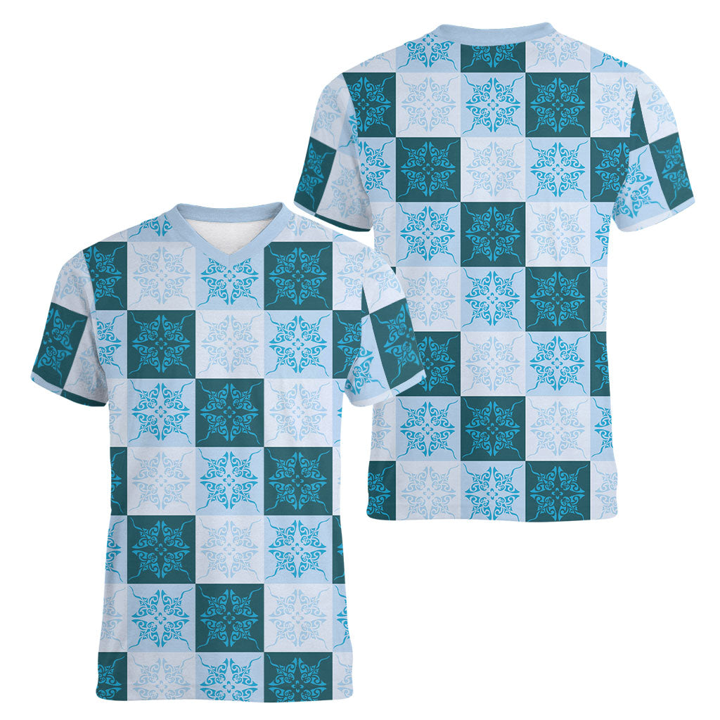 Cyan Manta Ray Hawaiian Quilt Motif Women V-Neck T-Shirt