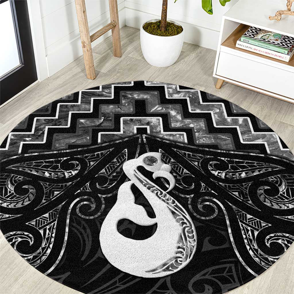 New Zealand Maori Round Carpet Poutama Manaia Black Paua Shell LT05 Black - Polynesian Pride