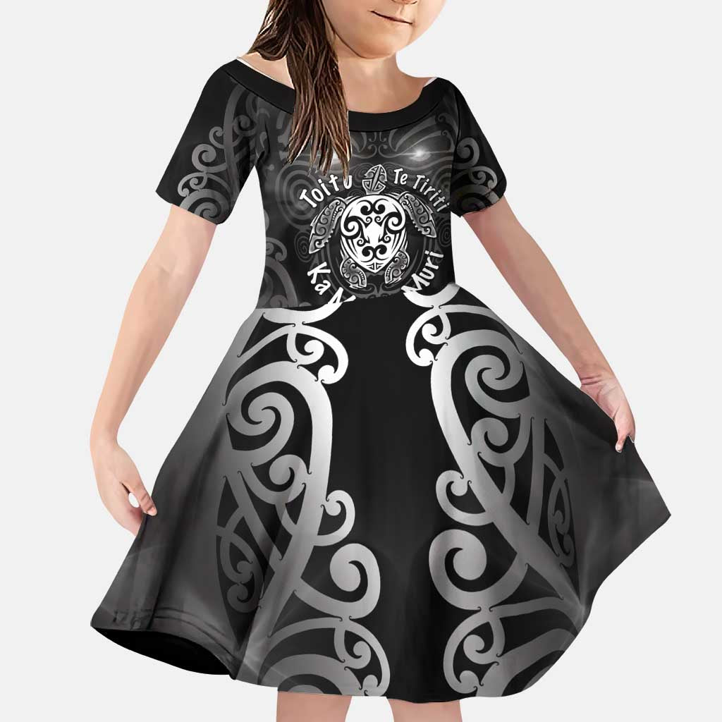 Aotearoa Toitu Te Tiriti Family Matching Short Sleeve Bodycon Dress and Hawaiian Shirt Ka Mua Ka Muri LT05 Daughter's Dress Black - Polynesian Pride