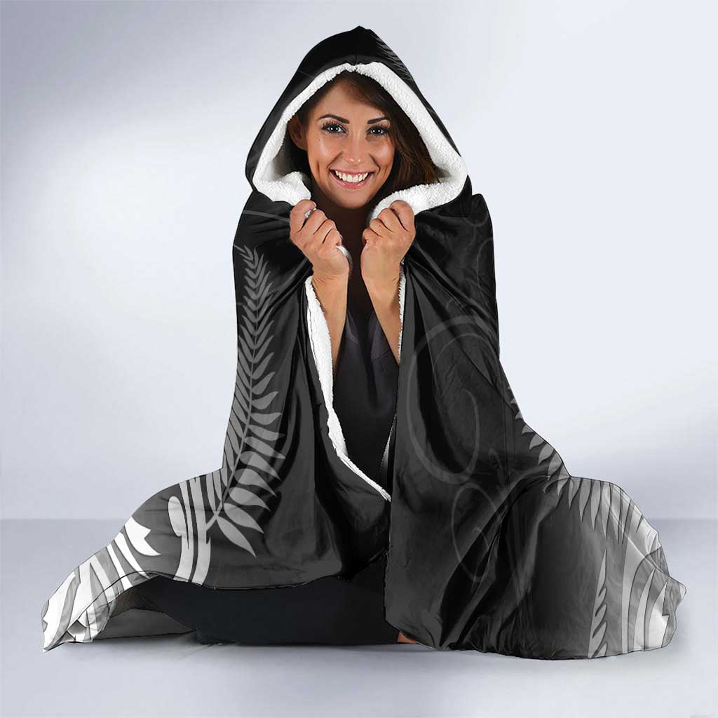 New Zealand Aotearoa Ruru Hooded Blanket Maori Fern Art Black