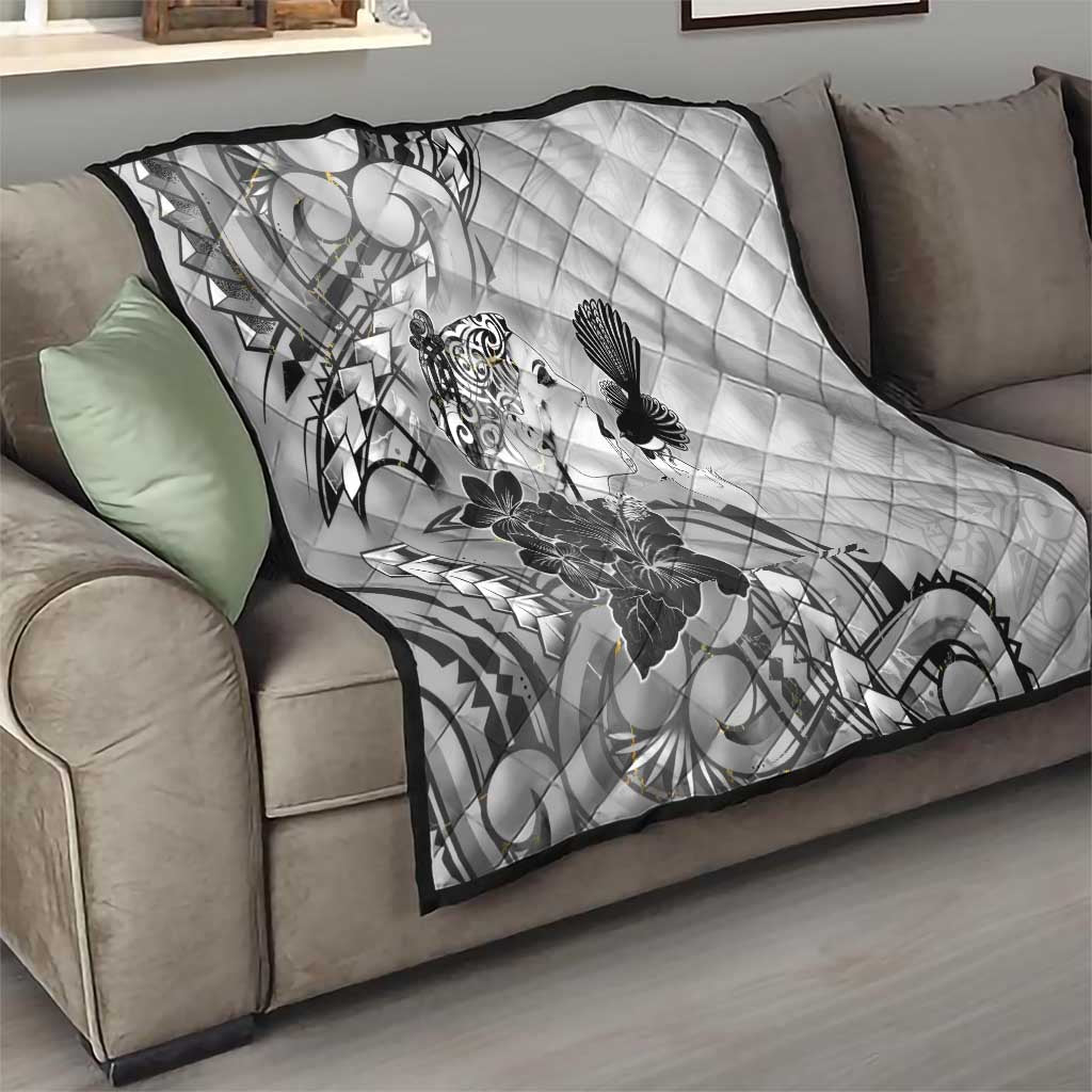 Aotearoa Maori Wahine Quilt Fantail Bird Black Gold Marble