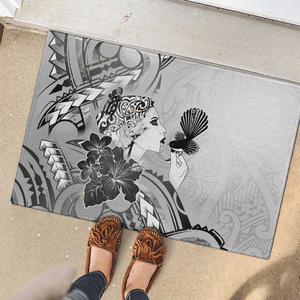 Aotearoa Maori Wahine Rubber Doormat Fantail Bird Black Gold Marble