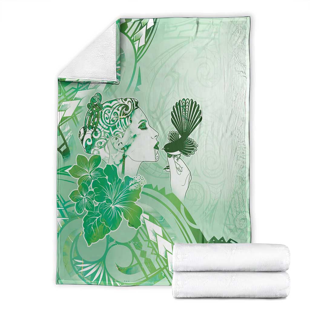 Aotearoa Maori Wahine Blanket Fantail Bird Green Gold Marble