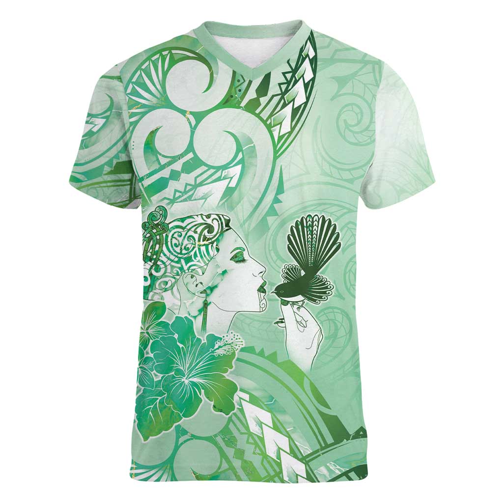 Aotearoa Maori Wahine Women V-Neck T-Shirt Fantail Bird Green Gold Marble