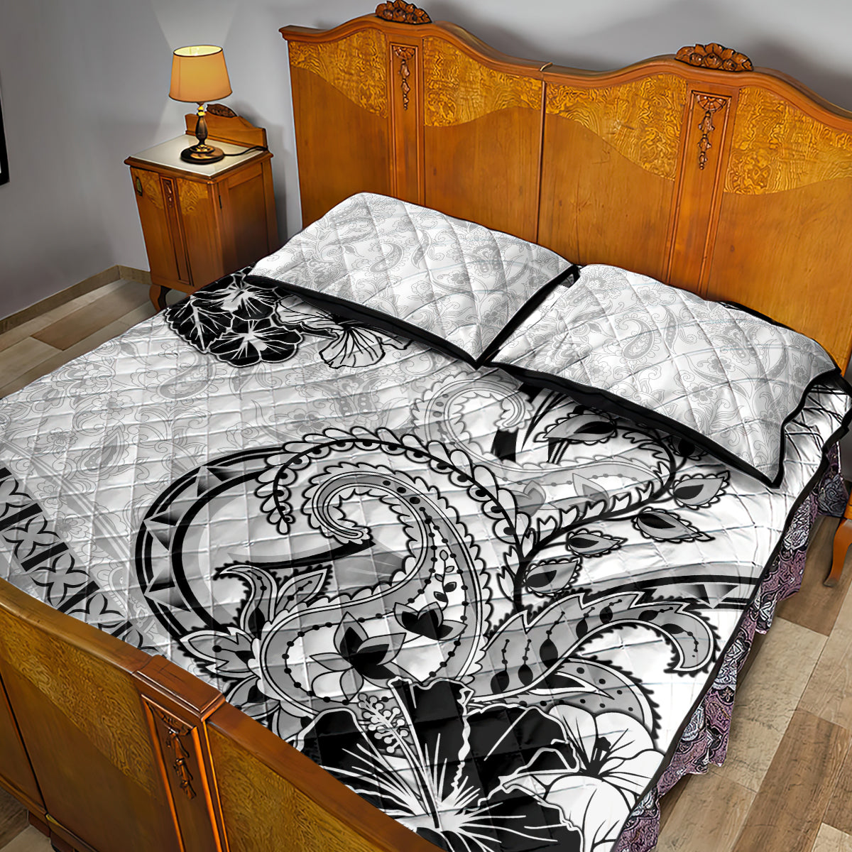 Polynesia Paisley Quilt Bed Set Mix White Polynesian Pattern