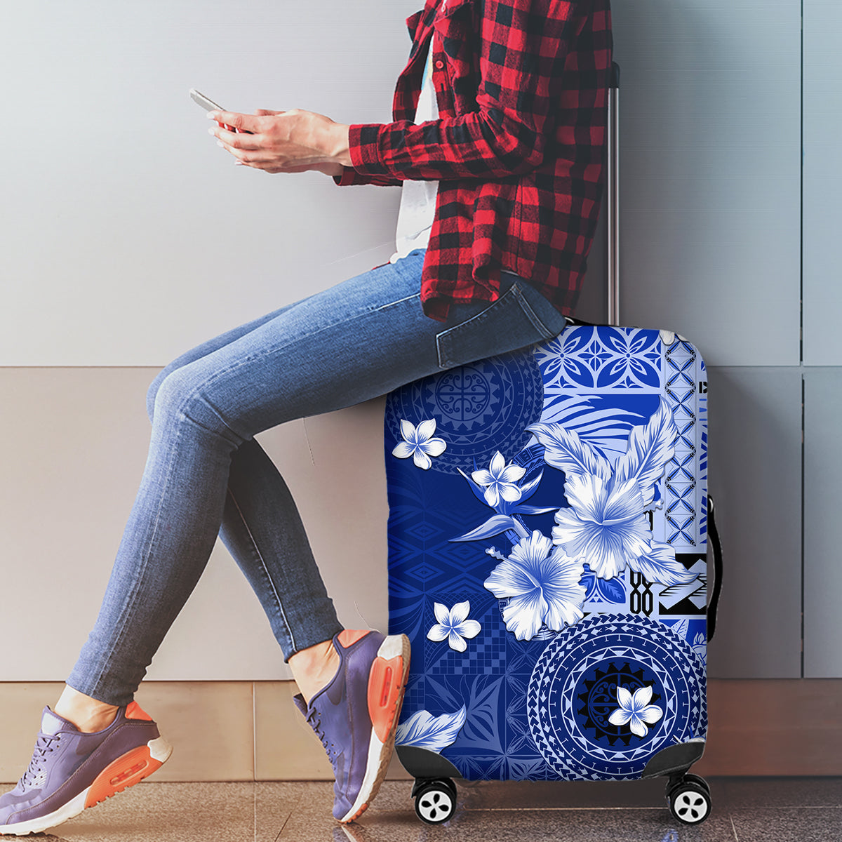 Samoa Siapo Pattern With Navy Hibiscus Luggage Cover