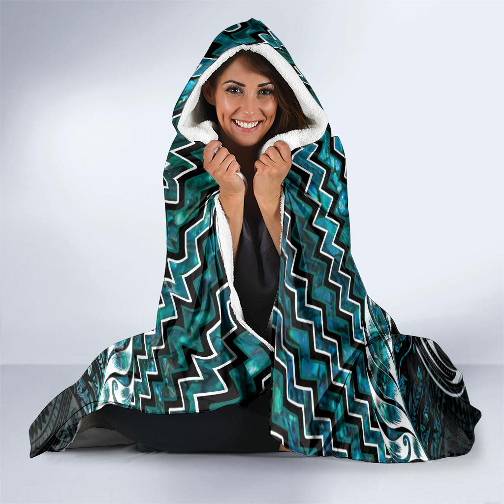 New Zealand Maori Hooded Blanket Poutama Pikorua - Single Twist Paua Shell