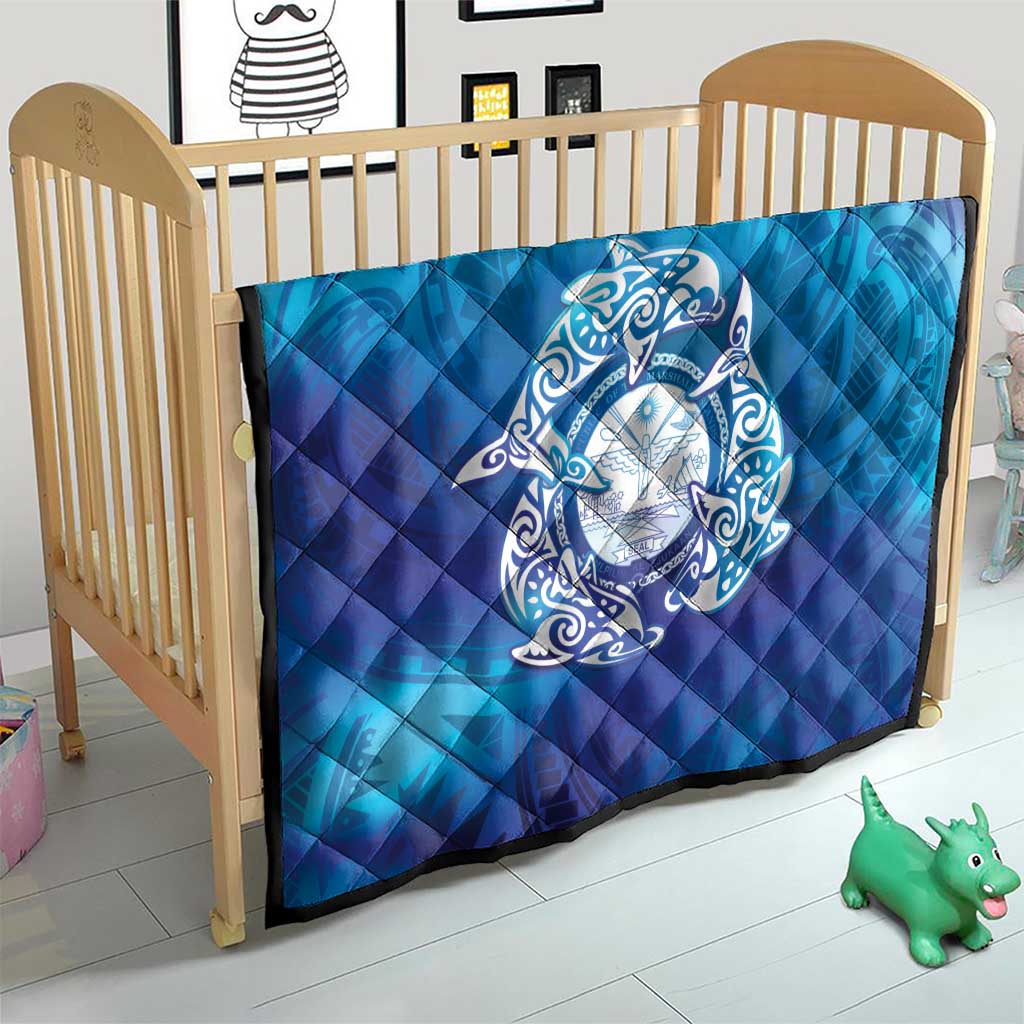Marshall Islands Manit Day Quilt Tribal Dolphin With Marshall Seal - Polynesian Pride