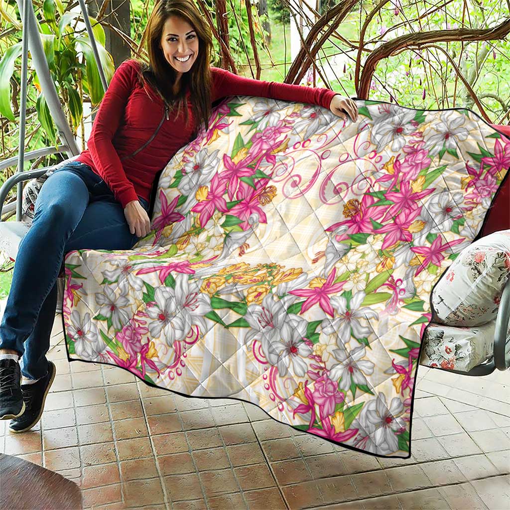 Hawaii Palaka Quilt Yellow Tribal Pattern With Tropical Flowers - Polynesian Pride