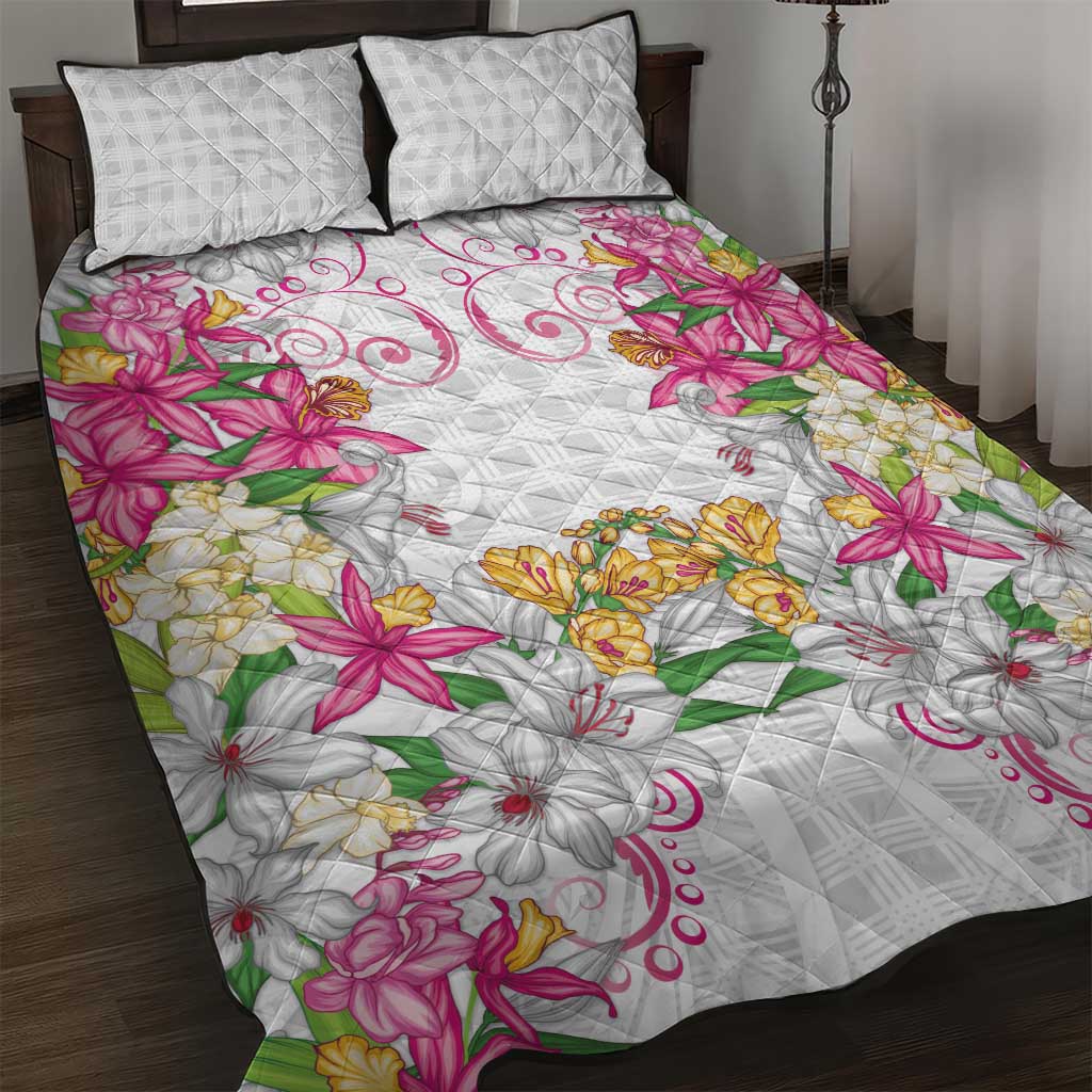 Hawaii Palaka Quilt Bed Set White Tribal Pattern With Tropical Flowers - Polynesian Pride