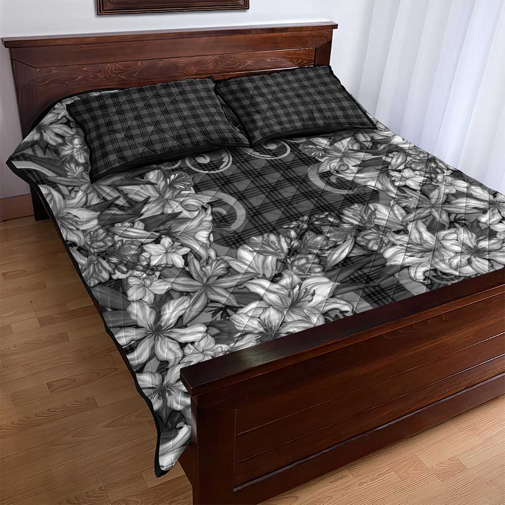 Hawaii Palaka Quilt Bed Set Black Tribal Pattern With Tropical Flowers - Polynesian Pride