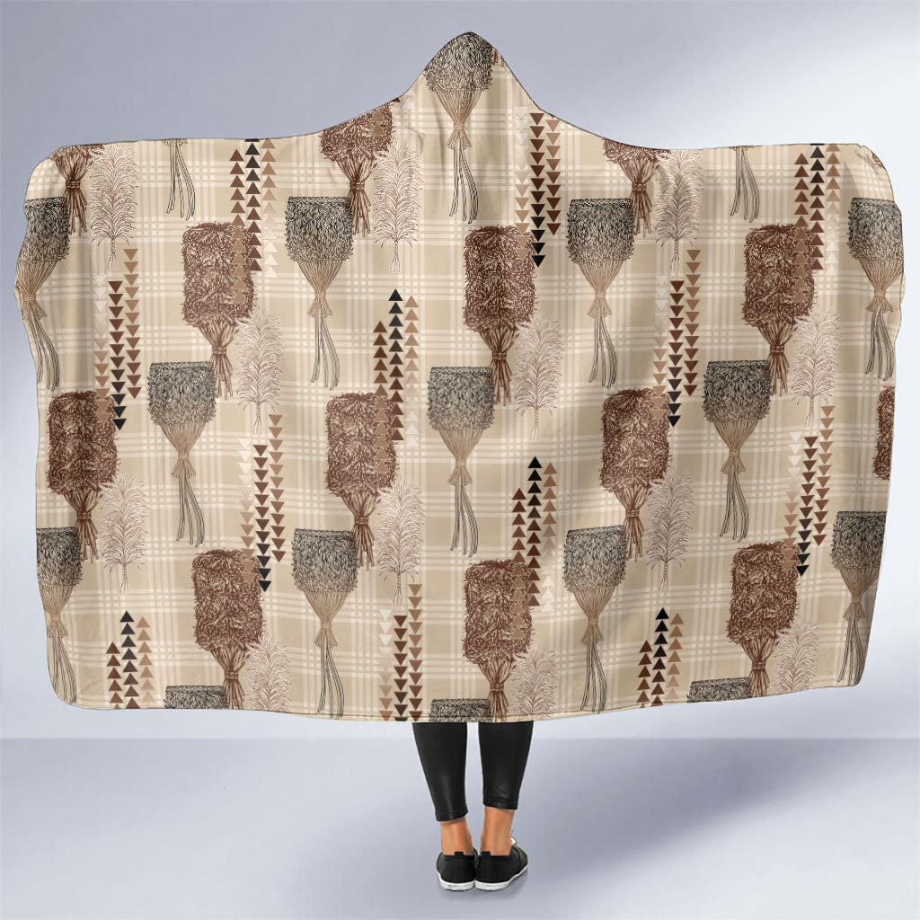 Aloha Hawaii Vintage Kahili Pa'a Lima Hooded Blanket Palaka Print Cozy Beige