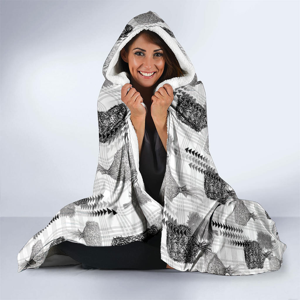 Aloha Hawaii Vintage Kahili Pa'a Lima Hooded Blanket Palaka Print Hinahina