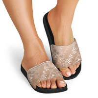 Hawaii Beige Kapa Slide Sandals Vintage 'Ohe Kāpala Motifs Mix Plumeria Leis LT7 - Polynesian Pride
