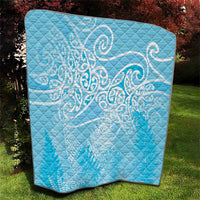 Aotearoa Maori Koru Curves Quilt Silver Ferns - Turquoise
