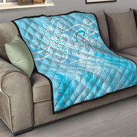 Aotearoa Maori Koru Curves Quilt Silver Ferns - Turquoise